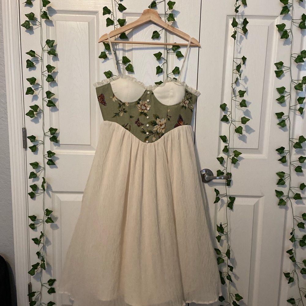Medium Cider white dress with lace and a beautiful top pattern. Only work once